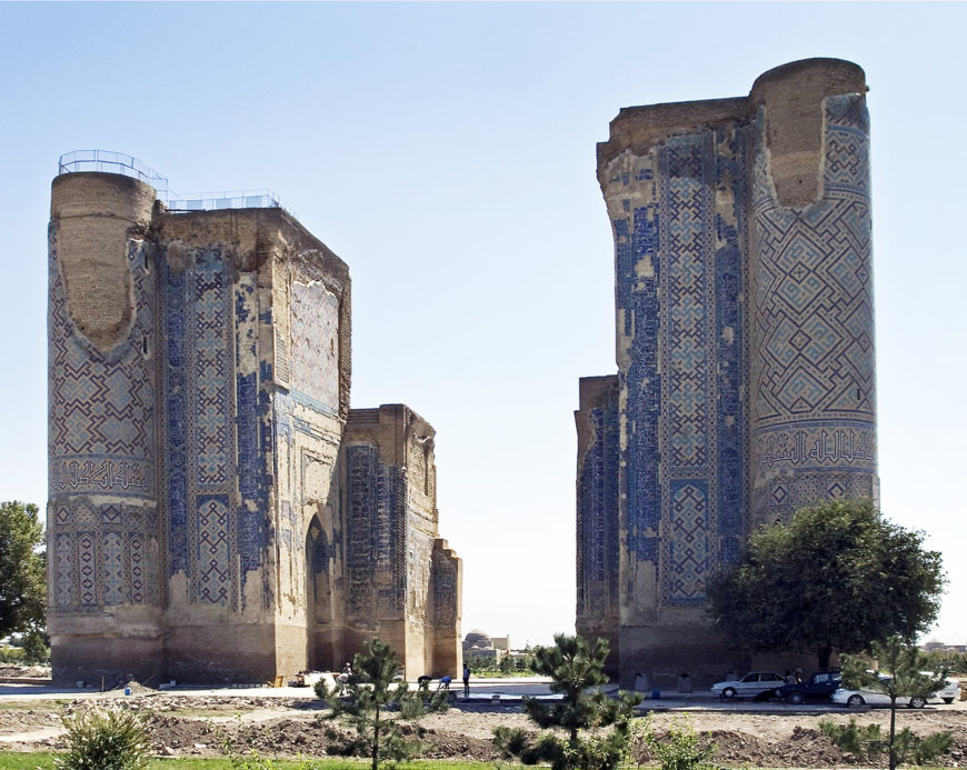Aq Saray Palace from the north, after 1380, Shakhrisabz, Uzbekistan (photo: Ymblanter, CC BY-SA 4.0)