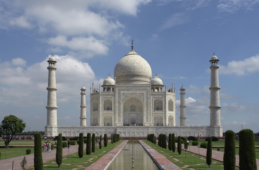 Taj Mahal, Agra, India, 1632–53 (photo: King of Hearts, CC BY-SA 4.0)