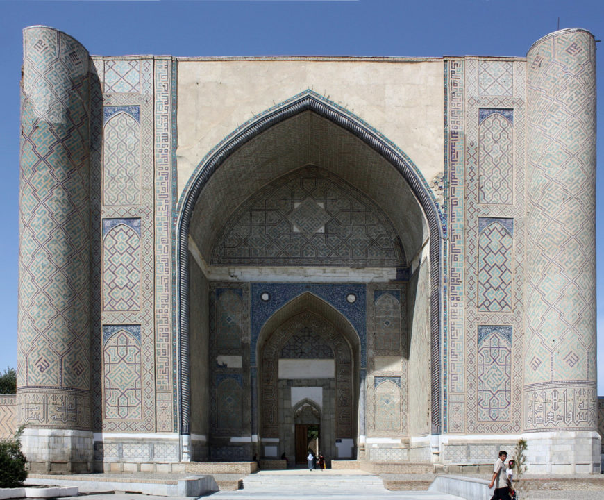 Monumental portal, Bibi Khanum mosque, built 1398–1405, Samarqand (photo: Arian Zwegers, CC BY 2.0)