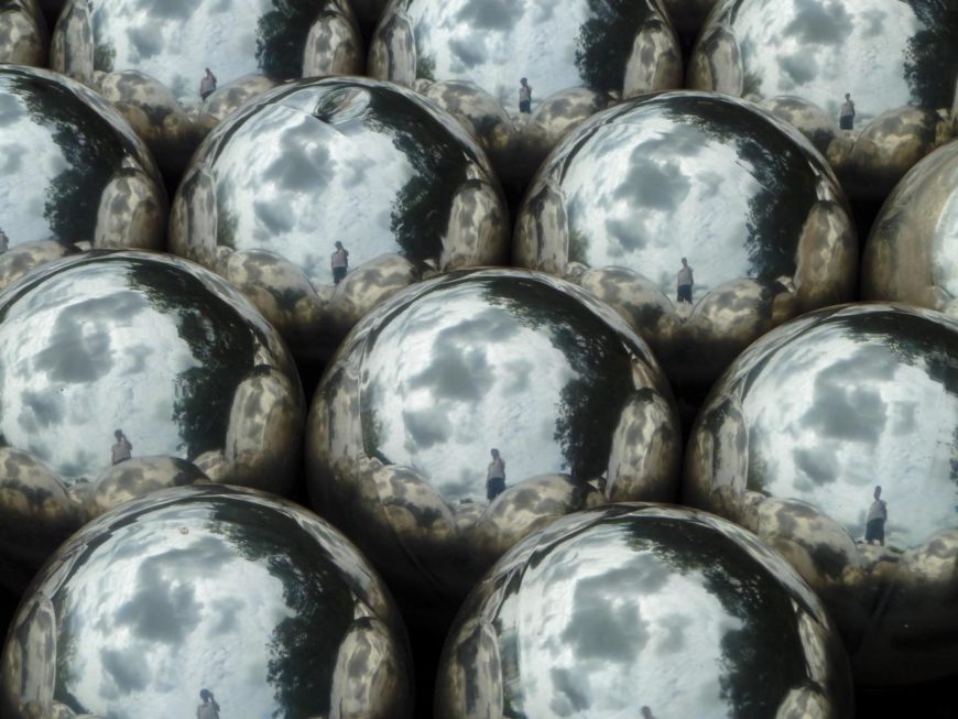 Yayoi Kusama, mirror balls, Narcissus Garden, Inhotim (Brazil) installation, original installation and performance 1966 (photo: emc, CC BY-NC-ND 2.0)
