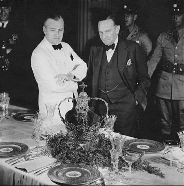 Crown of the Andes featuring as a centerpiece of a dinner, Recess Club in Cleveland, 1936