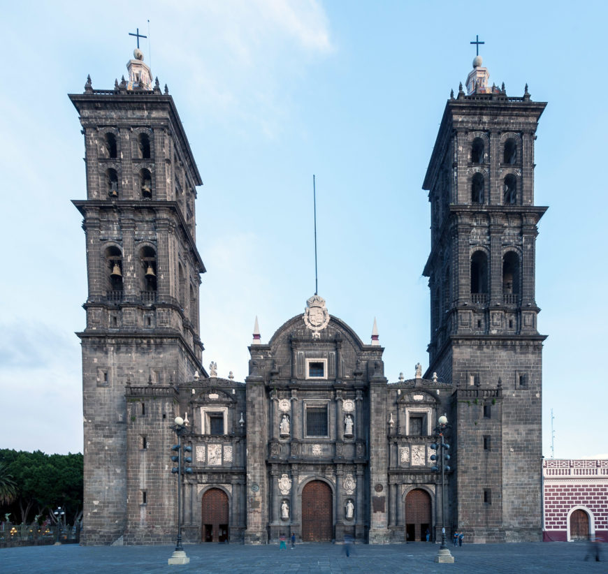 Puebla Cathedral (photo: Diego Delso, CC BY-SA 4.0)