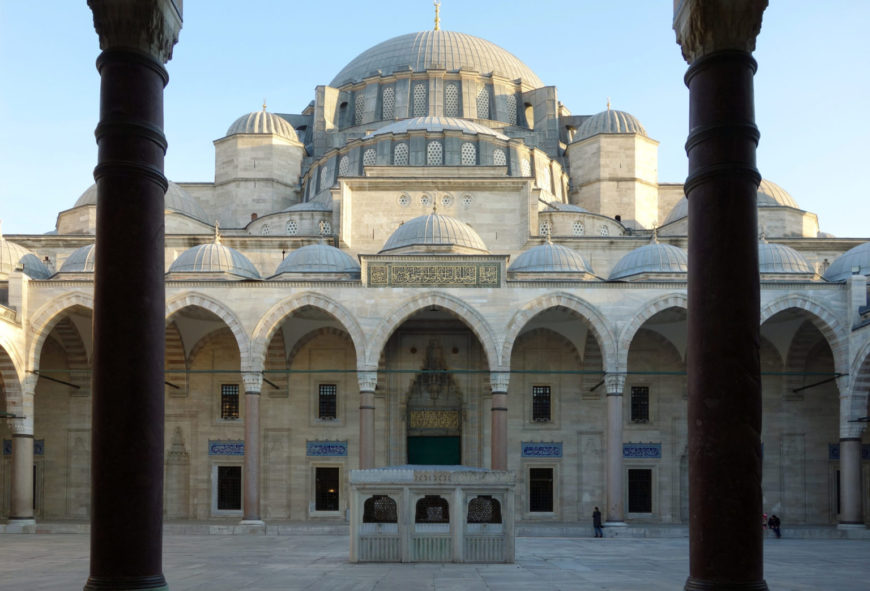 Mimar Sinan, courtyard of the Süleymaniye Mosque, İstanbul, 1558 (photo: Steven Zucker, CC BY-NC-SA 2.0)