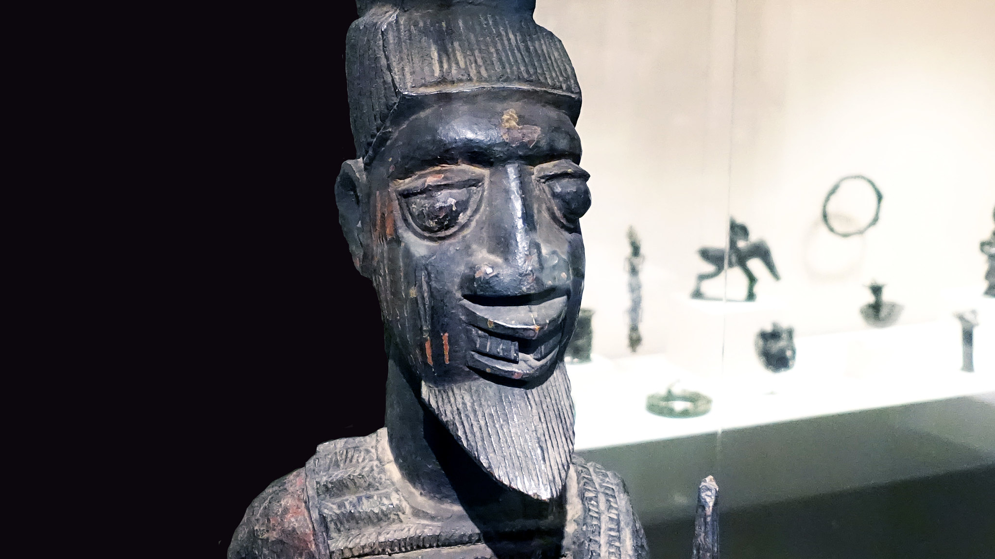 Detail, Olowe of Ise, Veranda Post, before 1938 (Yoruba people, Nigeria), wood, pigment, 180.3 x 28.6 x 35.6 cm (photo: Steven Zucker, CC BY-NC-SA 2.0