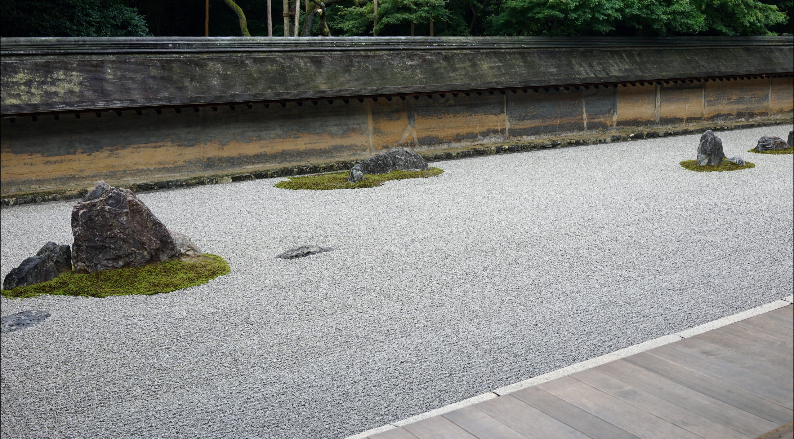 Dry rock garden, study and grounds, Ryōanji (Peaceful Dragon Temple), Kyoto, Japan (photo: Steven Zucker, CC BY-NC-SA 2.0)