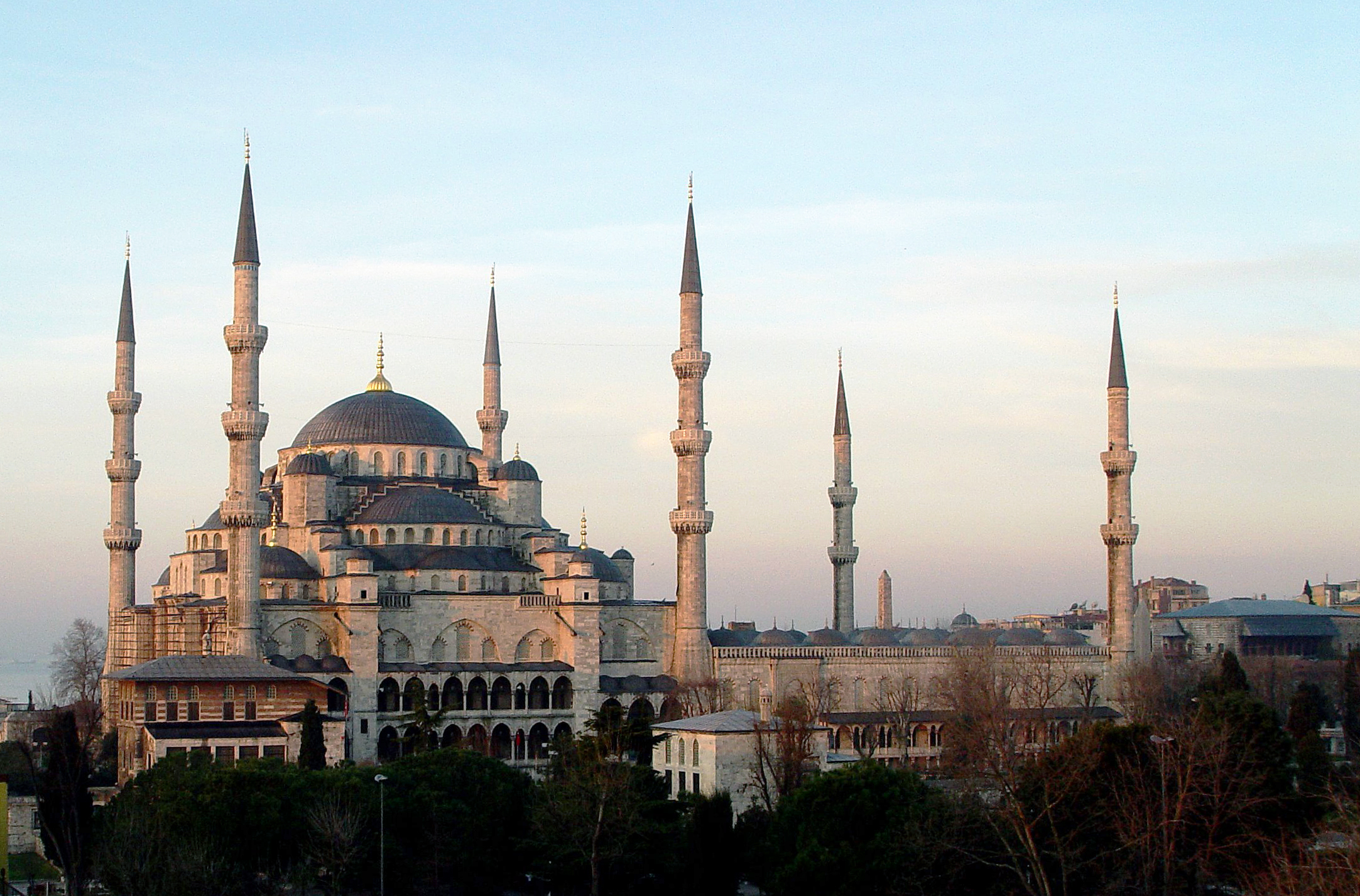 Sedefkâr Mehmed Ağa, Blue Mosque (Sultan Ahmed Mosque), completed in 1617 (photo: Oberazzi, CC BY-NC-SA 2.0)