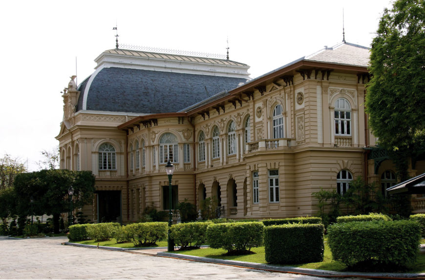 Boromphiman Palace, Grand Palace, Bangkok, Thailand (photo: Sodacan, CC BY-SA 3.0)