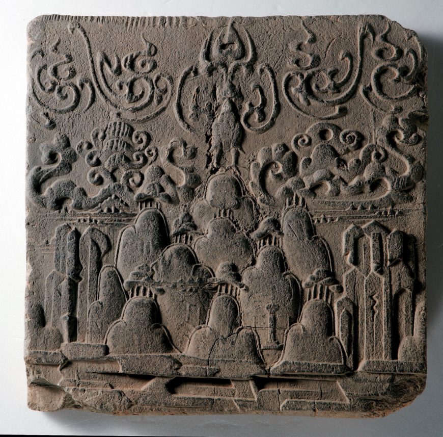 Photo of Baekje Tile with Landscape and Phoenix Design (Treasure 343). Featuring both Buddhist and Taoist elements, the gilt-bronze incense burner illuminates the prevailing Baekje ideology of the time.