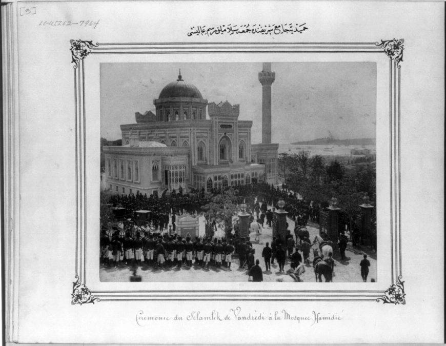 The Selamlık (Sultan's procession to the mosque) at the Hamidiye Camii (mosque) on Friday, possibly by Abdullah Frères, 1880–93, albumen, In album: Yıldız and Topkapı palaces, tombs and Selamlık procession, Istanbul, Ottoman Empire (Library of Congress)