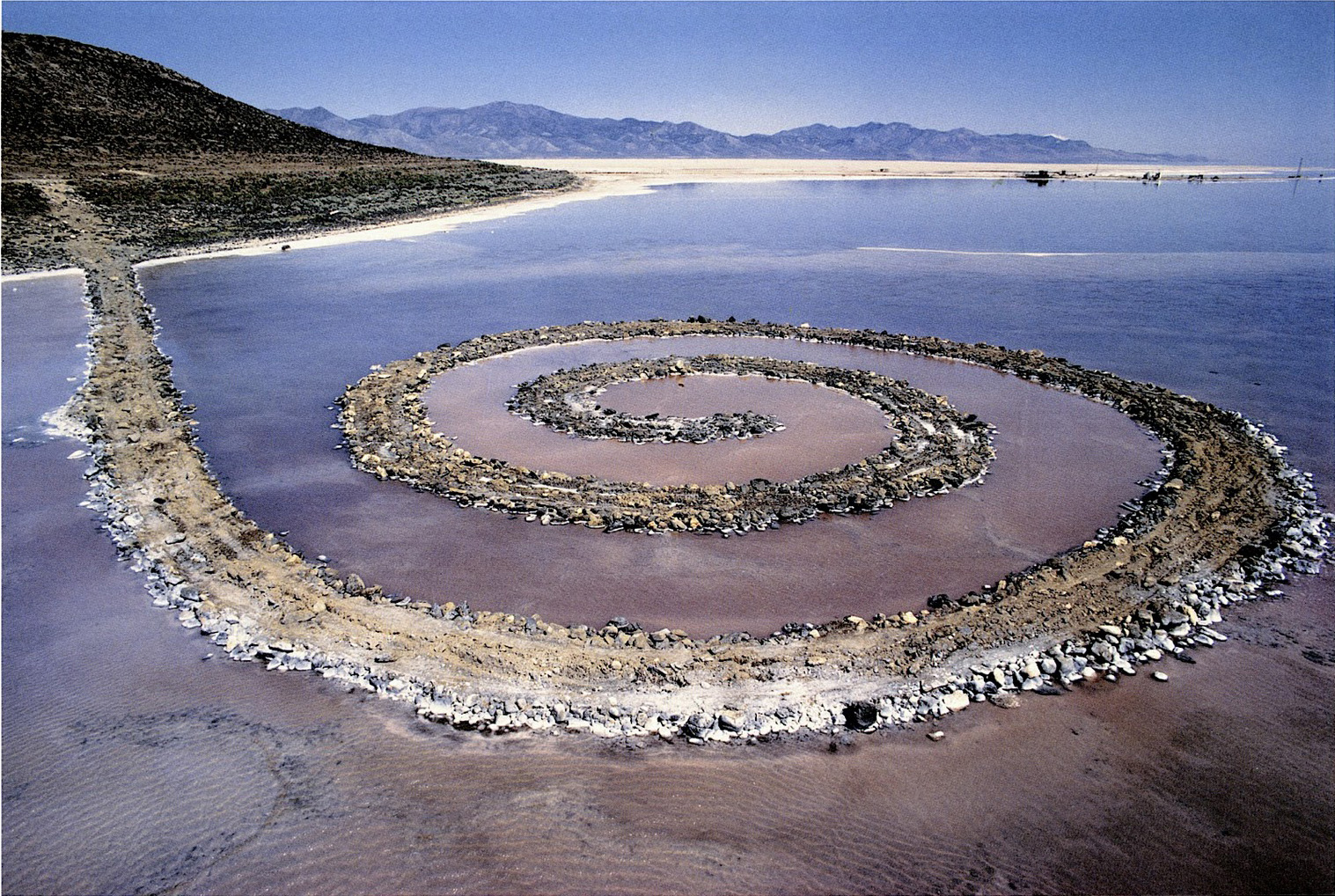 Robert Smithson, Spiral Jetty, 1970 (Great Salt Lake, Utah) (photo: Gianfranco Gorgoni) ©Holt-Smithson Foundation