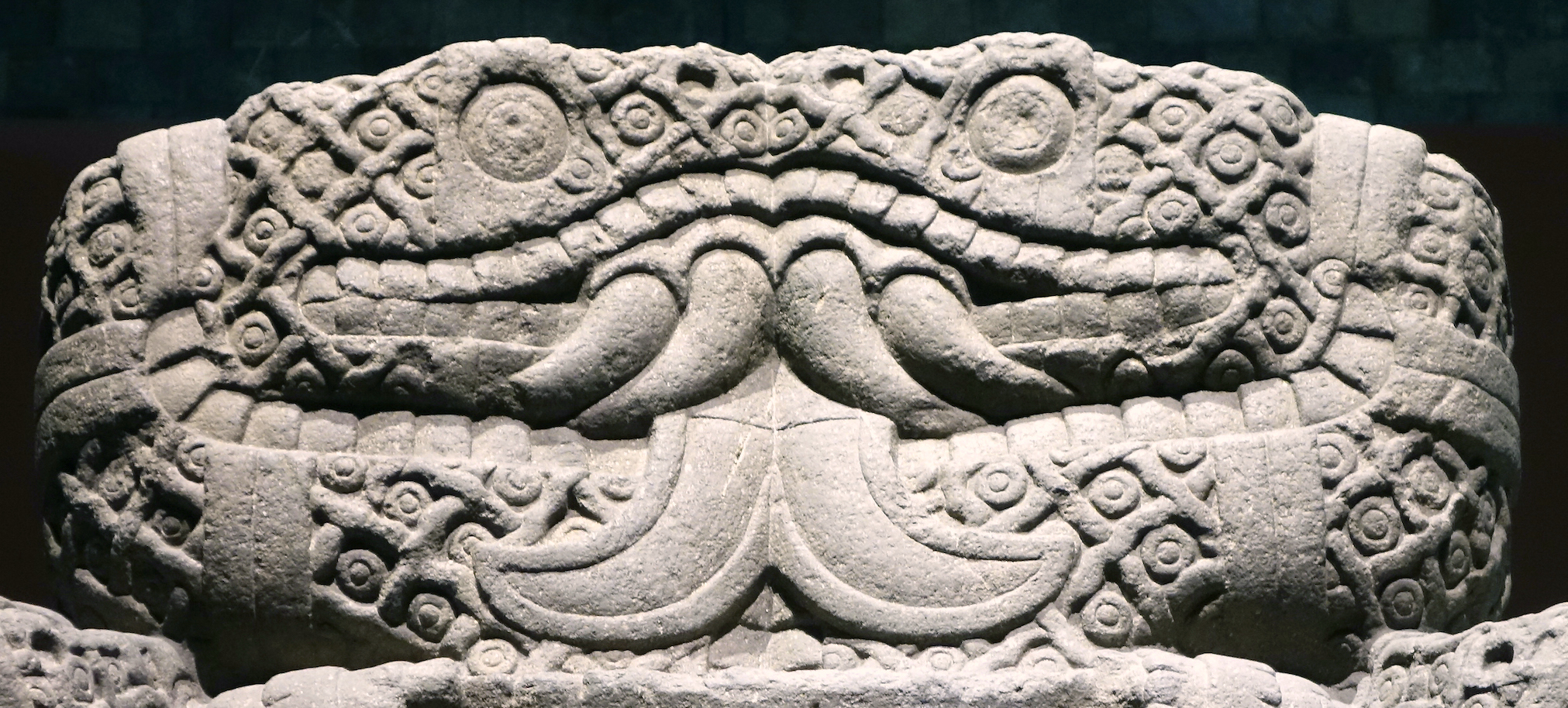 Snakes facing one another (detail), Coatlicue, c. 1500, Mexica (Aztec), found on the SE edge of the Plaza mayor/Zocalo in Mexico City, basalt, 257 cm high (National Museum of Anthropology, Mexico City; photo: Steven Zucker, CC BY-NC-SA 2.0)