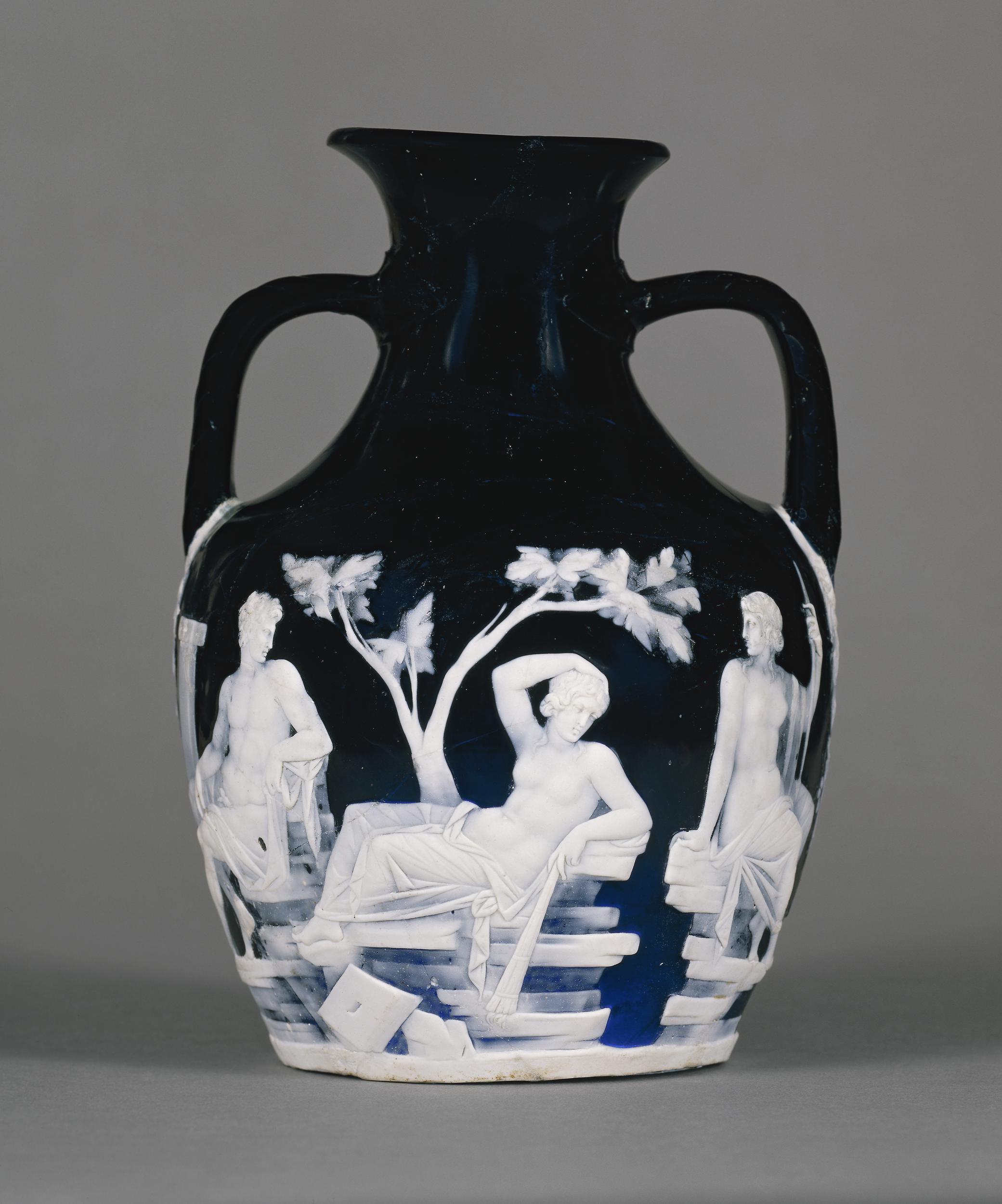 Portland Vase, c. 1–25 C.E., glass, 24 x 17 cm (© Trustees of the British Museum)
