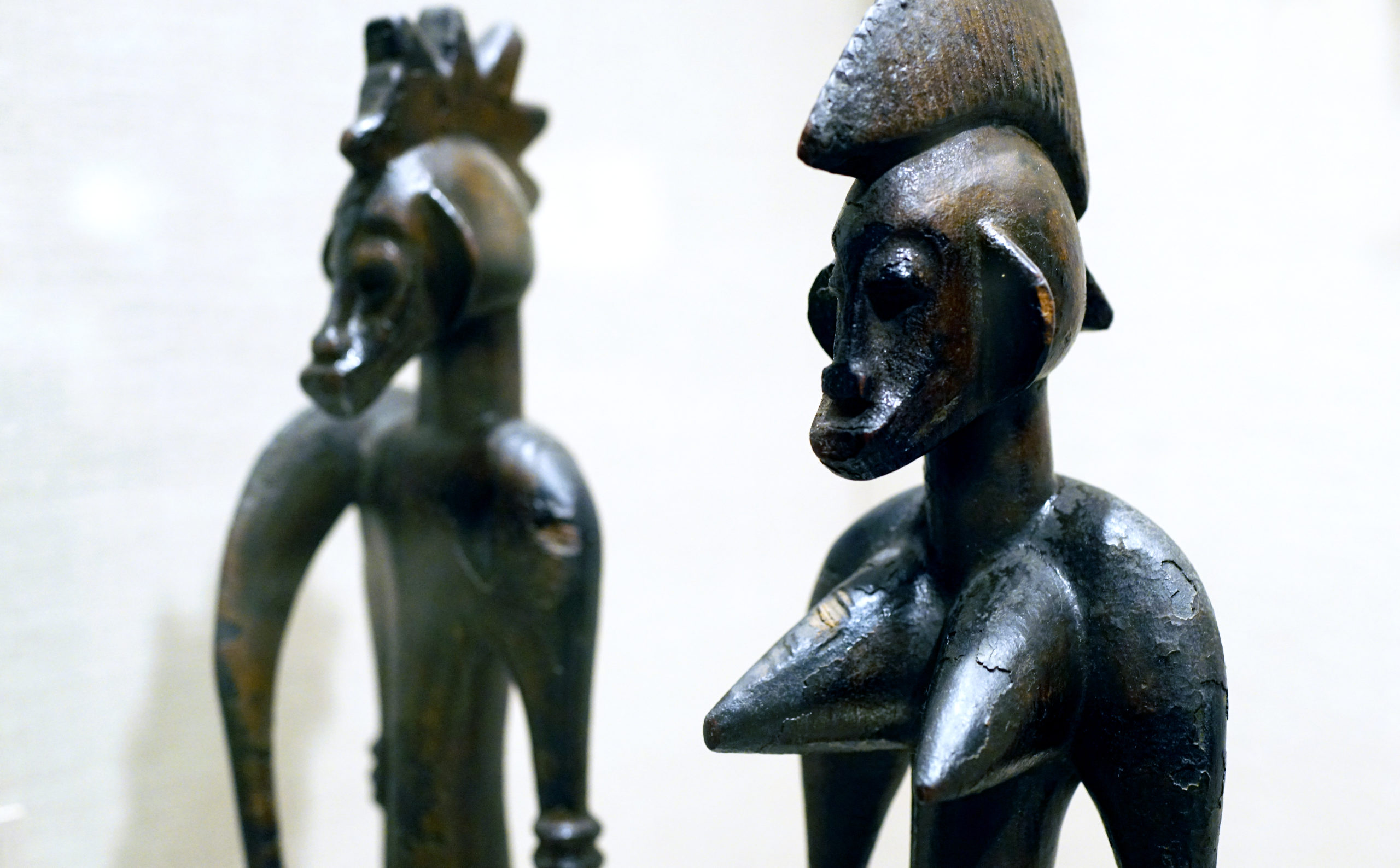 Male and Female Poro Altar Figures (Ndeo), 19th–mid-20th century, Senufo peoples, Korhogo region, Bandama River region, Côte d'Ivoire, wood, pigment, 60.2 x 14 x 11.8cm (The Metropolitan Museum of Art; photo: Steven Zucker, CC BY-NC-SA 2.0)