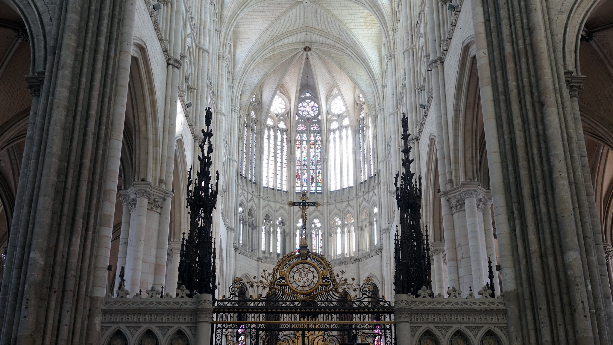 View of the apse with glimpses of the ambulatory and radiating chapels beyond behind the gate, Robert de Luzarches, Thomas de Cormont, and Renaud de Cormont, Amiens Cathedral, begun 1220, Amiens, France (photo: Steven Zucker, CC BY-NC-SA 2.0)