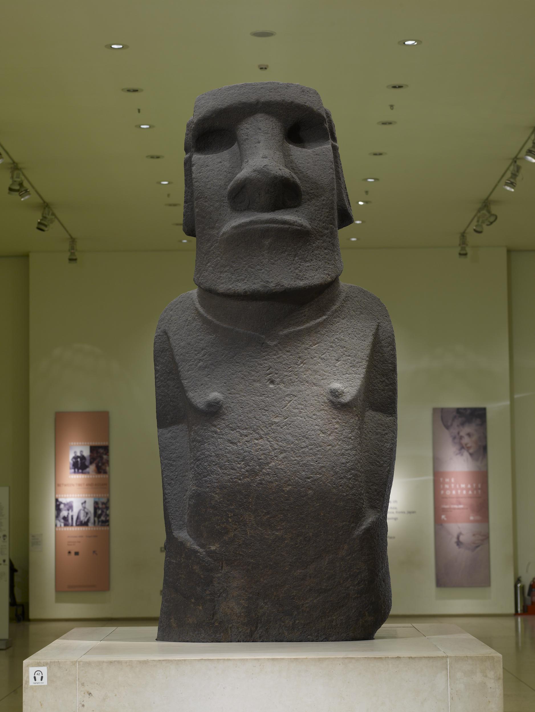 Hoa Hakananai'a ('lost or stolen friend’), Moai (ancestor figure), c. 1200 C.E., 242 x 96 x 47 cm, basalt (missing paint, coral eye sockets, and stone eyes), likely made in Rano Kao, Rapa Nui (Easter Island), found in the ceremonial center Orongo (© The Trustees of the British Museum)