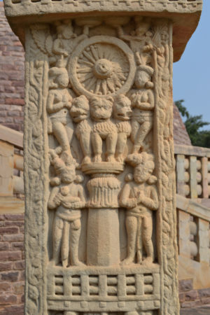 Ashokan Pillar on a relief at the Mahastupa at Sanchi, north gate (torana) post, 3rd century B.C.E. (photo: Nandanupadhyay, CC BY-SA 3.0)