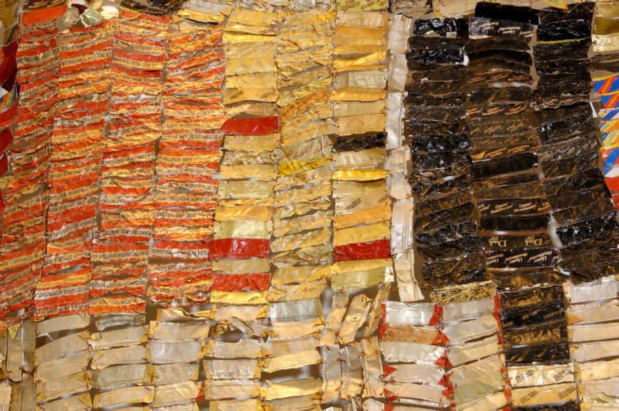 El Anatsui, Old Man’s Cloth (detail), 2003, aluminum and copper wire, 487.7 x 520.7 cm (Harn Museum of Art, Gainesville, FL)