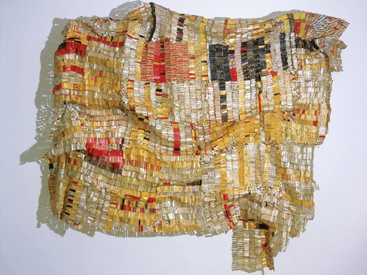 El Anatsui, Old Man’s Cloth, 2003, aluminum and copper wire, 487.7 x 520.7 cm (Harn Museum of Art, Gainesville)