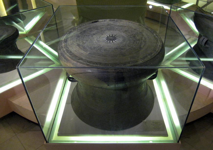 Hoàng Hạ bronze drum, Hòa Bình province, 61.5 x 79 cm (National Museum of Vietnamese History, Hanoi)