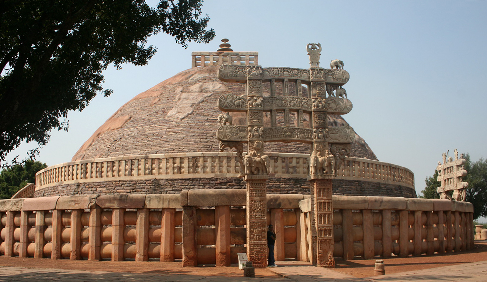 One of the most famous stupas, the Great Stupa (Mahastupa) in Madya Pradesh, India was built at the birthplace of Ashoka’s wife, Devi, daughter of a local merchant in the village of Sanchi located on an important trade route (photo: Nagarjun Kandukuru, CC BY 2.0)