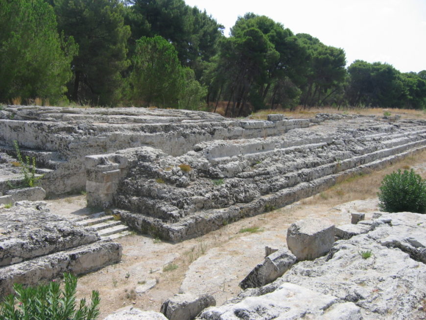 Altar of Hieron II, 3rd century B.C.E., Syracuse, Sicily, Italy (photo: Urban~commonswiki, CC BY-SA 3.0)