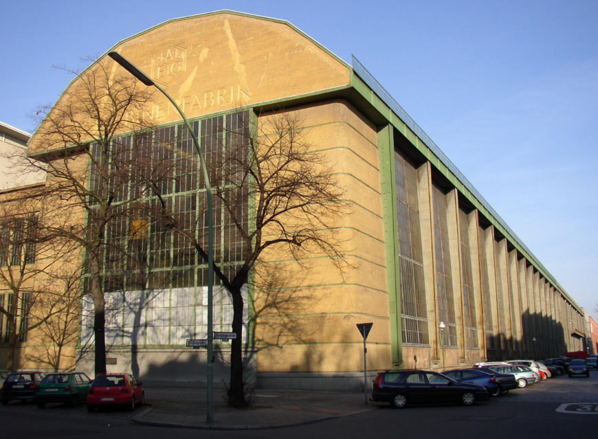 Peter Behrens, Turbine Factory, built in 1909–10 (photo: DorisAntony, CC BY-SA 3.0)