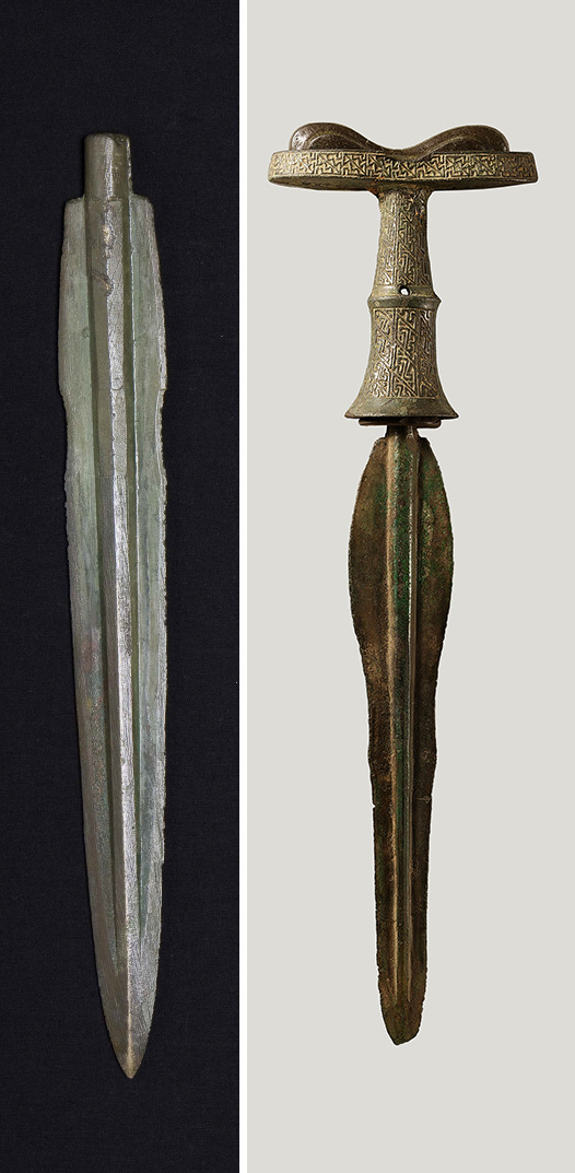 Left: Korean-type bronze dagger, Early Iron Age, 33.5 cm long, Daegok-ri, Hwasoon, South Jeolla Province, National Treasure 143 (The National Museum of Korea); right: Liaoning-type bronze dagger, Bronze Age, 42 cm long, Sincheon, Hwanghae-do (The National Museum of Korea)
