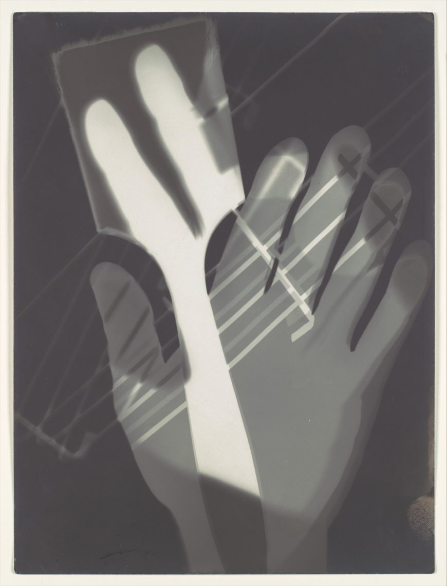 László Moholy-Nagy, Fotogramm (Photogram), 1926, gelatin silver print, 9 7/16 × 7 1/16 inches (The Metropolitan Museum of Art)