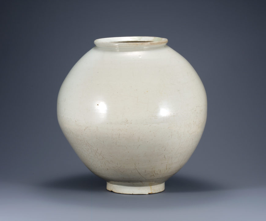White Porcelain Moon Jar, early 18th century, Joseon, 41 cm high, Treasure 1437 (National Museum of Korea)