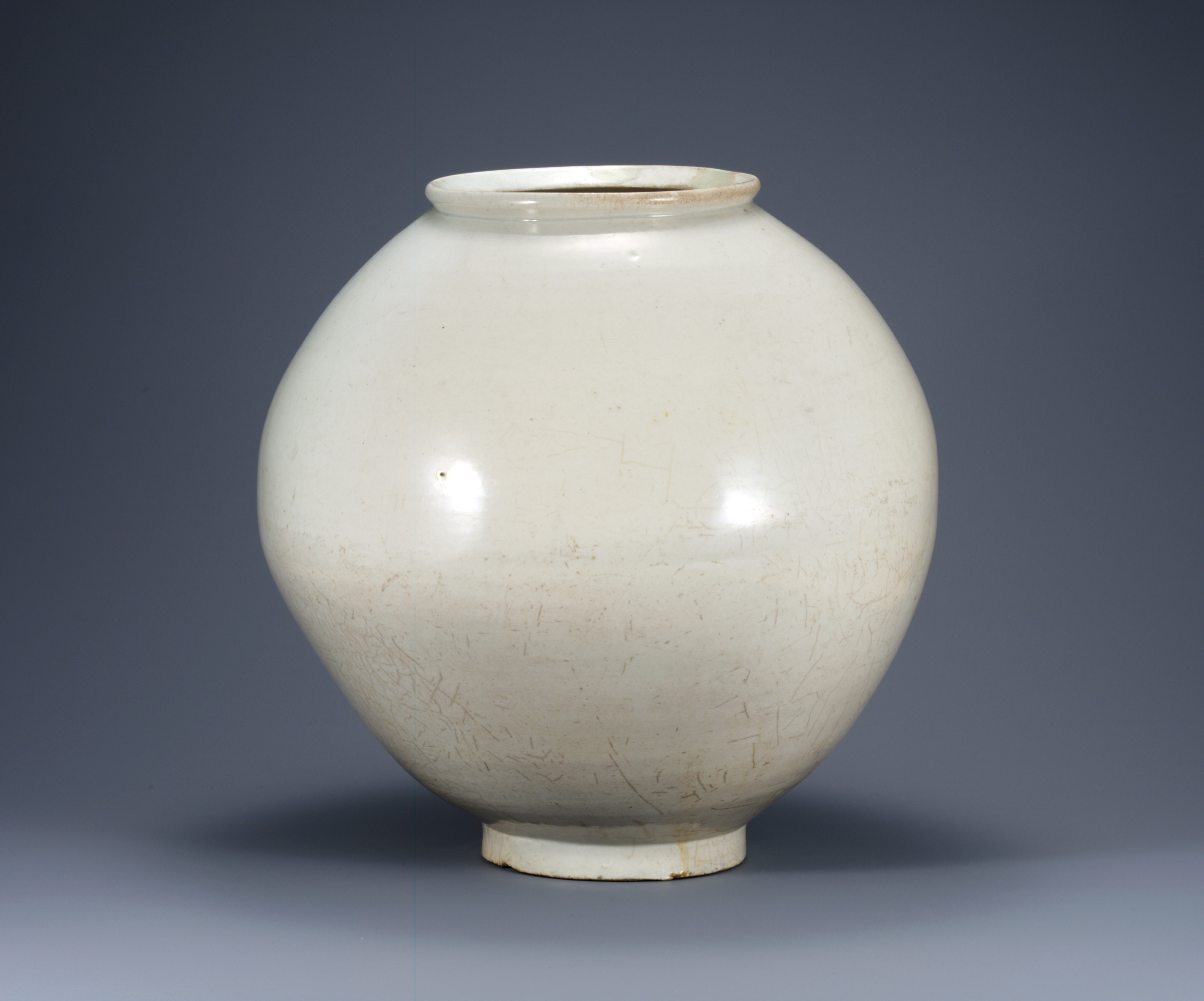 Smarthistory – White porcelain moon jars