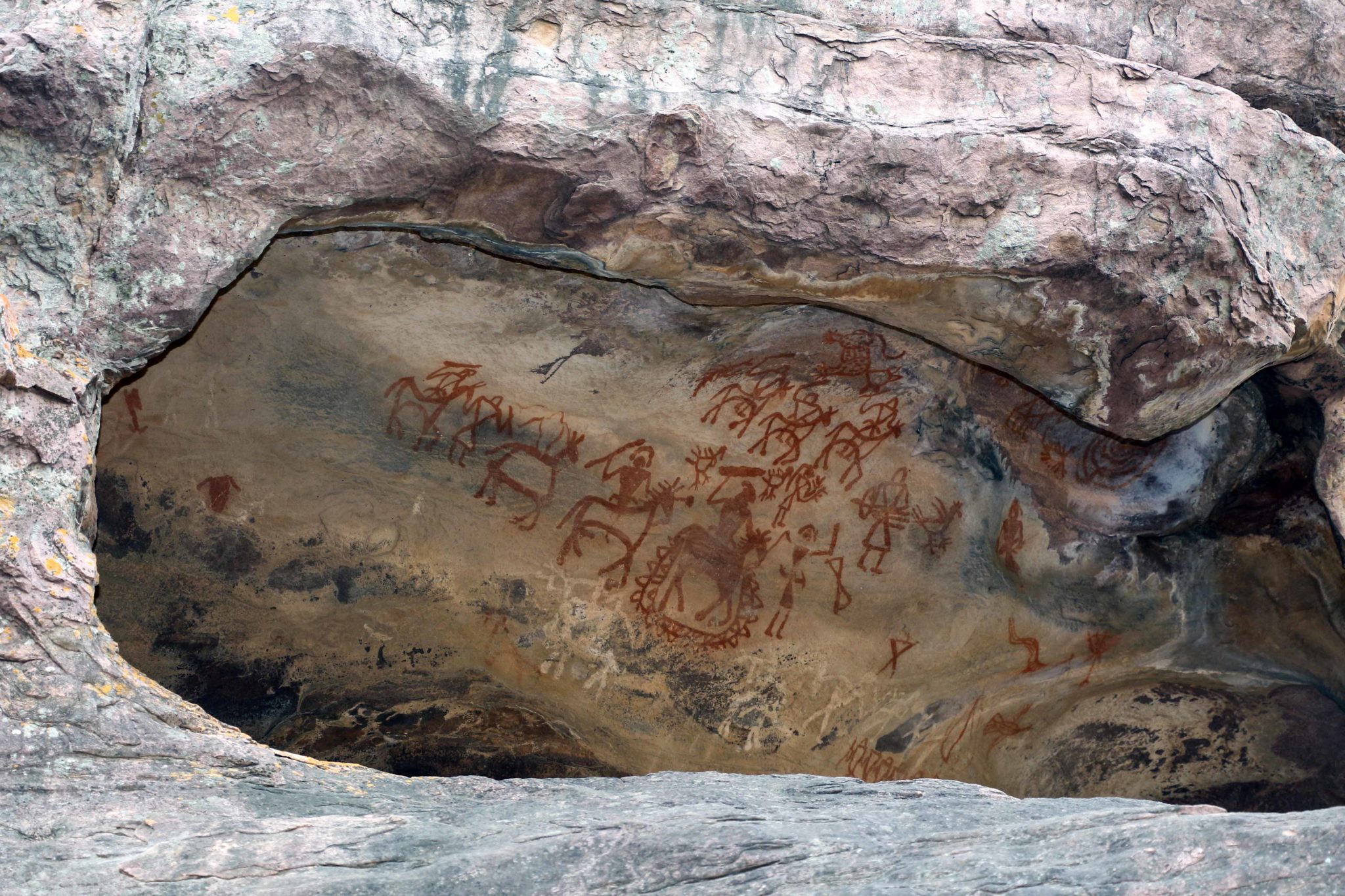 Smarthistory Bhimbetka Cave Paintings   Bhimbetka 1 2048x1365 