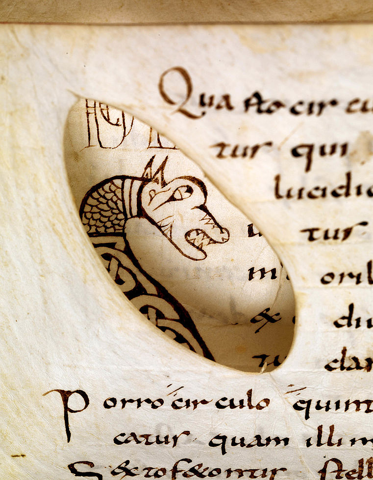 "Through-view" of an animal head initial. Eastern France, the first third of the ninth century Msc.Nat. MS 1, fol. 25v and 26v (Staatsbibliothek, Bamberg; photo: Erik Kwakkel)