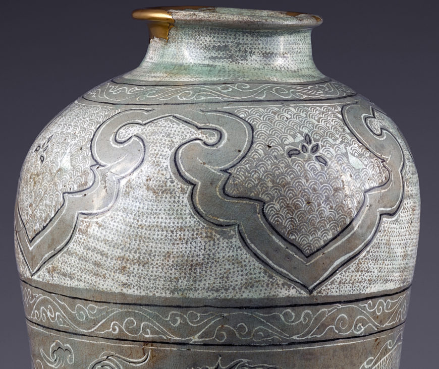 Buncheong Jar with Cloud and Dragon Design, 15th century, Joseon, 48.5 cm high, National Treasure 259 (National Museum of Korea)