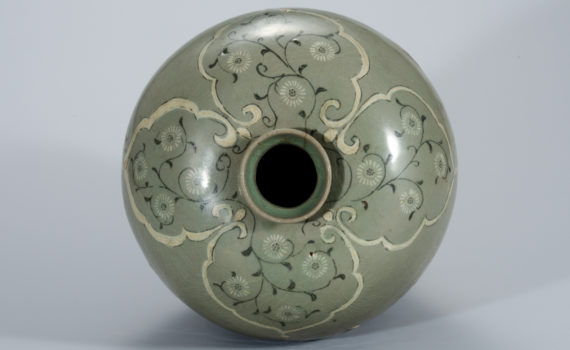 Detail of shoulder with chrysanthemum scroll designs inside ogival frames, celadon maebyeong with inlaid peony design and copper-red underglaze, 12th–13th century, 34.5 x 5.8 x 13.2 cm, Treasure 346 (The National Museum of Korea)