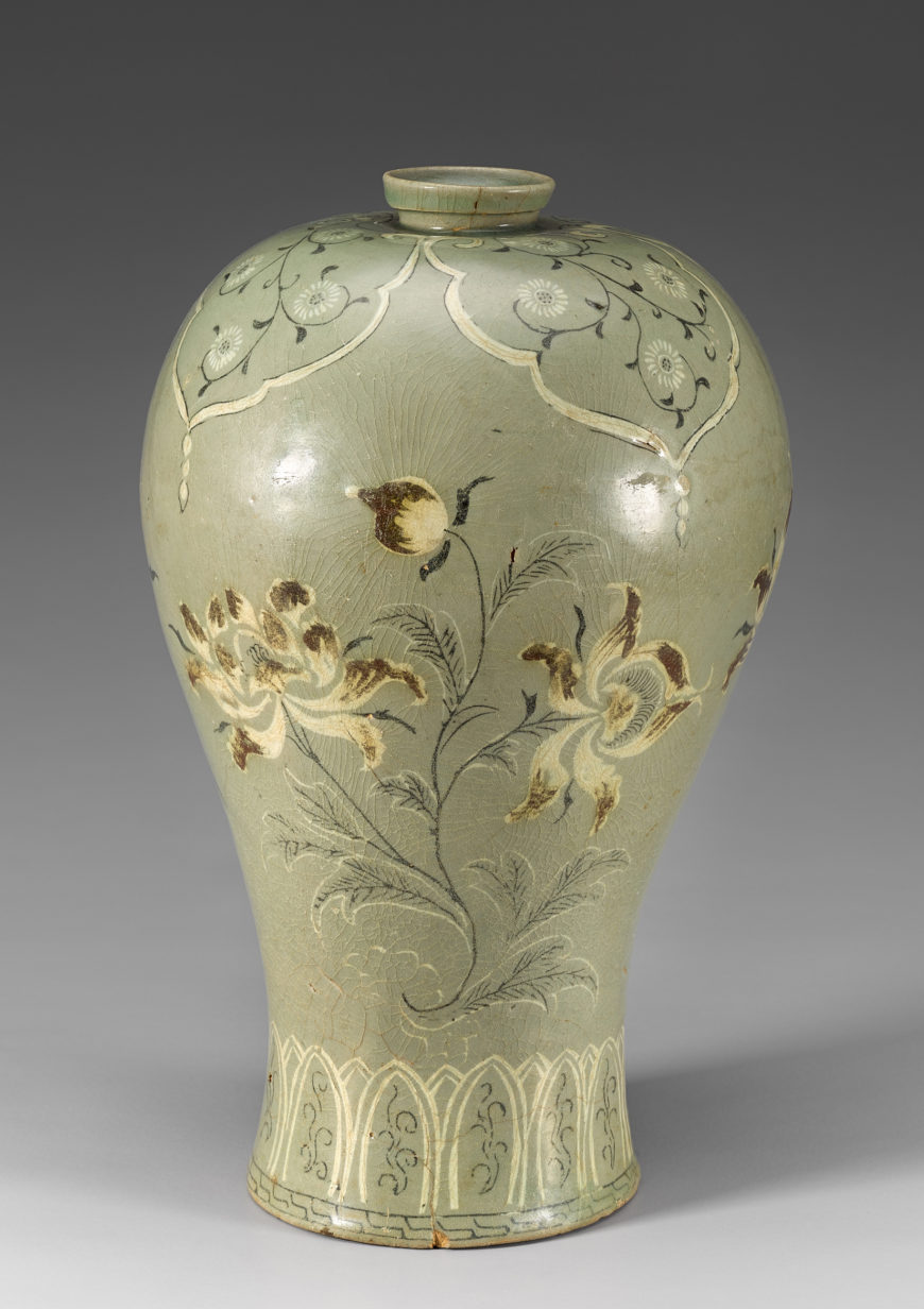 Celadon maebyeong with inlaid peony design and copper-red underglaze, 12th–13th century, 34.5 x 5.8 x 13.2 cm, Treasure 346 (The National Museum of Korea)