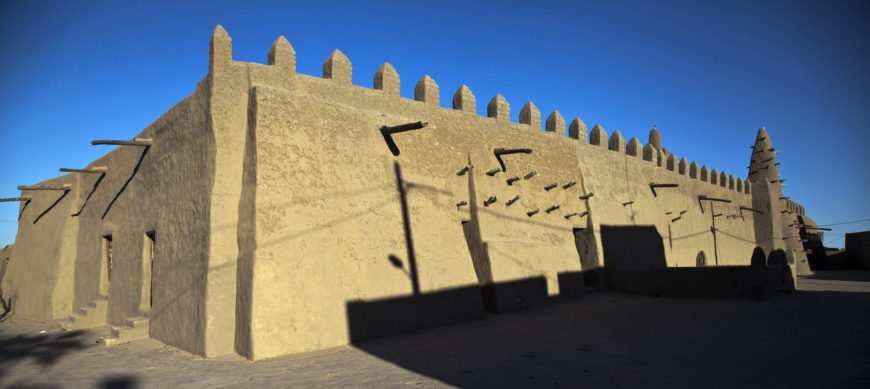 Djingarey Berre Mosque, Timbuktu, Mali, 1327 (photo: MINUSMA/Marco Dormino, CC BY-NC-SA 2.0)