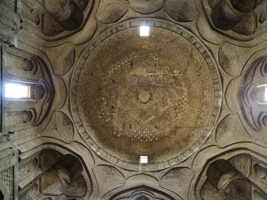 Interior decoration of Taj-al-Mulk (north) dome (photo: Matt Werner, CC BY-NC-SA 2.0)