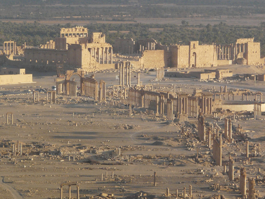 View of Palmyra ruins from the Qala'at Shirukh hill in 2010 (photo: Varun Shiv Kapur, CC BY 2.0)