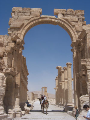 Front view of triumphal (or monumental) arch at Palmyra, Syria (photo: Erik Hermans, CC BY 2.0)