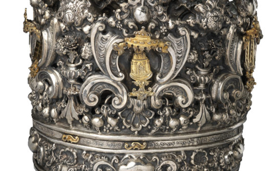 Torah crown (keter), Andrea Zambelli 'L'Honnesta,' ca. 1740-50, Venice, silver, parcel gilt, 27.5 x 31.4 x 31.4 cm (The Metropolitan Museum of Art)