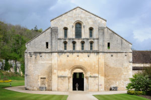 West façade of the Church, Fontenay Abbey, 12th century (photo: Myrabella, CC BY-SA 4.0)