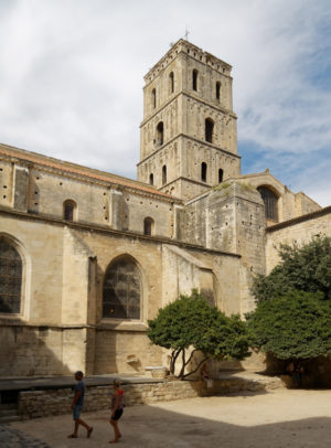 Crossing Tower, Saint Trophime, Arles, 12th–15th century (Photo: Bjs, CC BY-SA 4.0)