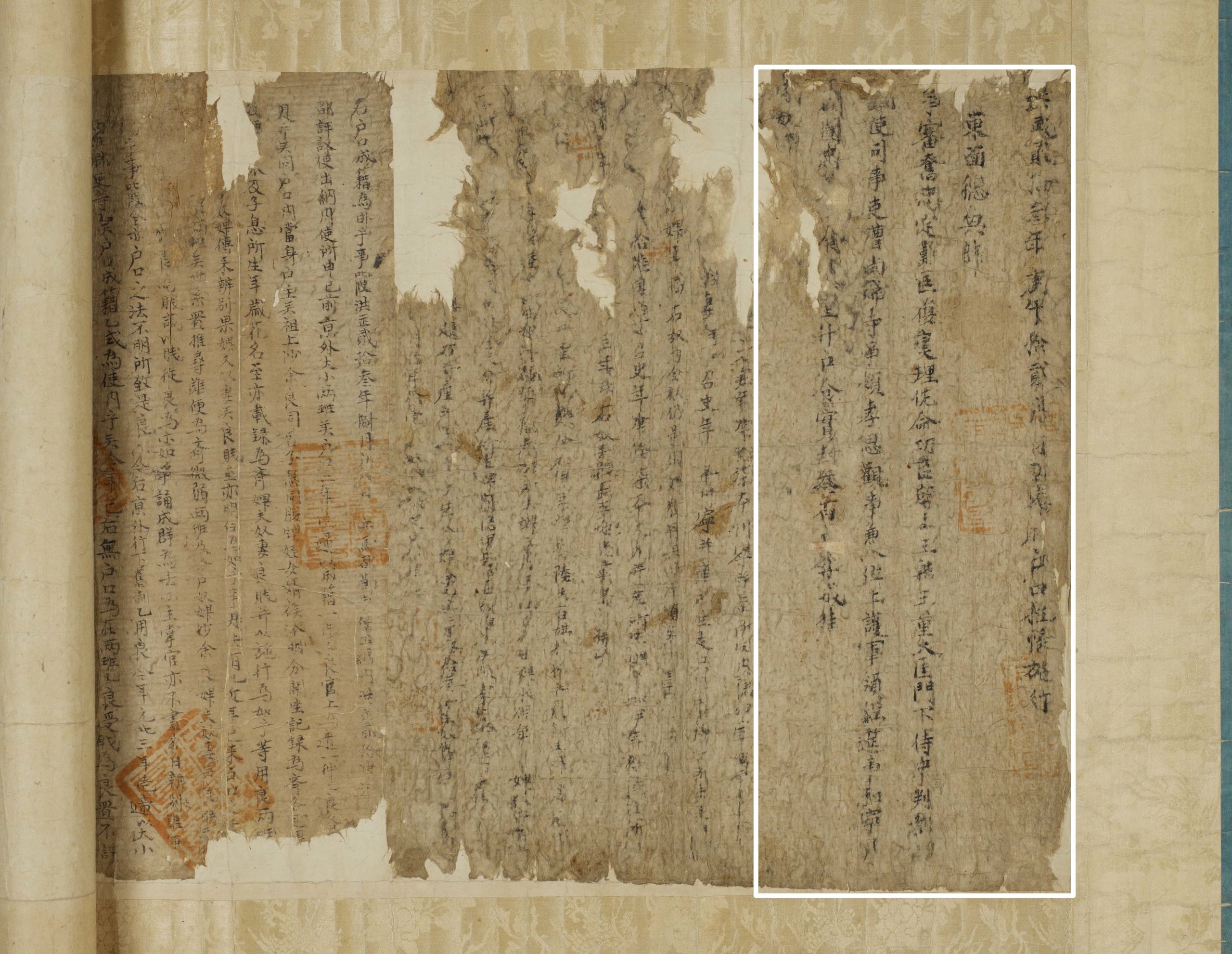 First page, which documents the slaves of Yi Seonggye. Official Register (detail), 1390, Goryeo Dynasty, mulberry paper, 55.7 x 386 cm (The National Museum of Korea, National Treasure 131)