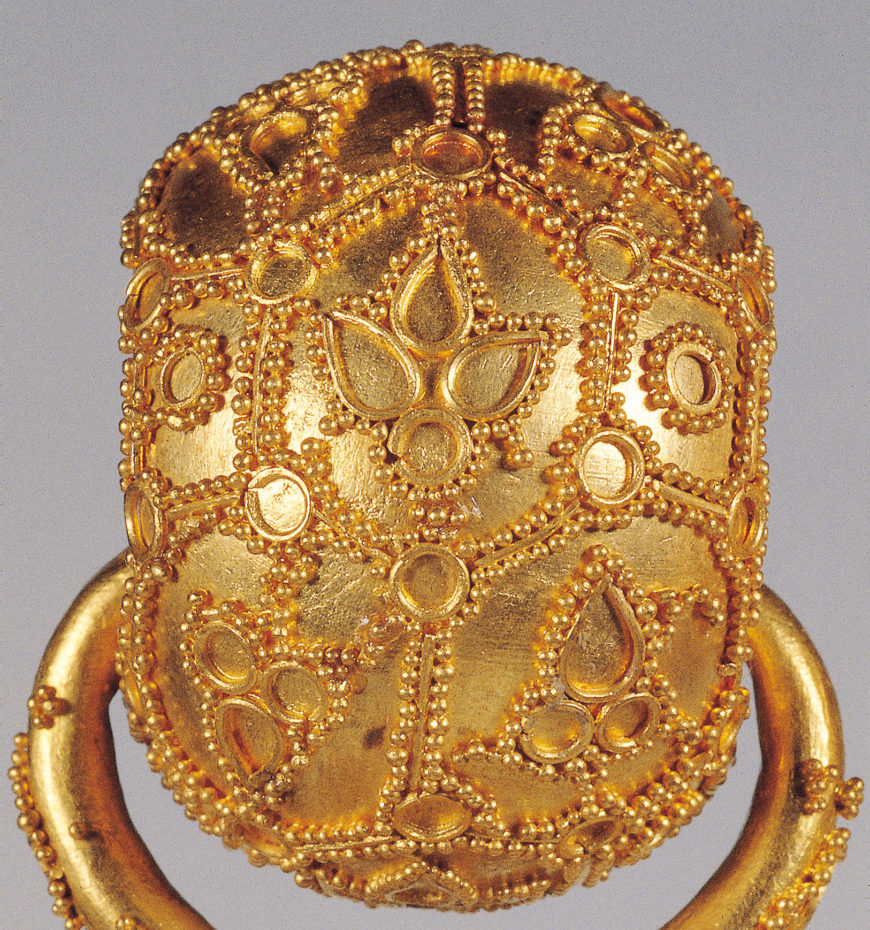 Gold Earring from Bubuchong Tomb (detail), Gyeongju, mid-6th century, Silla Period (The National Museum of Korea, National Treasure 90)