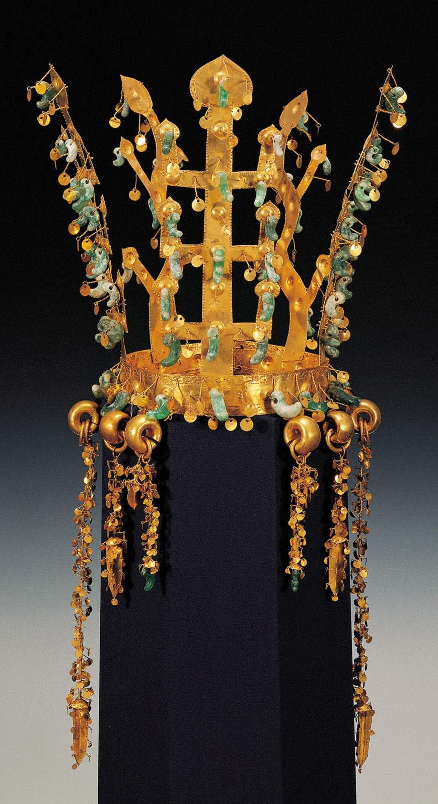 Queen's gold crown from the north mound of Hwangnamdaechong Tomb, Gyeongju, Silla Kingdom, 27.3 cm high, National Treasure 191 (National Museum of Korea; photo: Cultural Heritage Administration of the Republic of Korea)