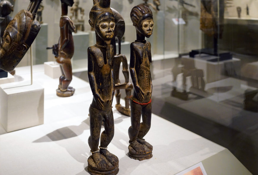 Pair of Diviner's Figures, 19th–mid-20th century (Baule peoples, Côte d'Ivoire), wood, pigment, beads and iron, 55.4 x 10.2 x 10.5 cm (The Metropolitan Museum of Art; photo: Steven Zucker, CC BY-NC-SA 2.0)