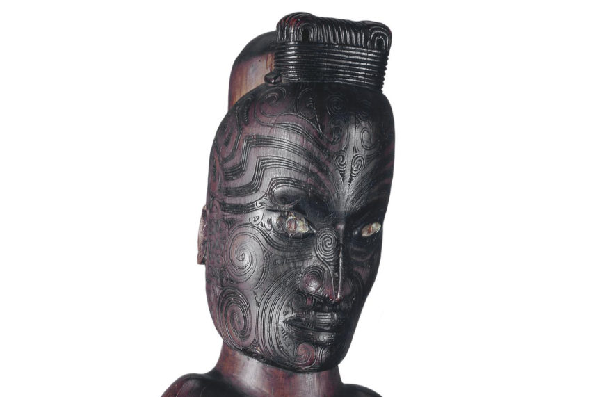 Māori male hair topknot and a fully tattooed face (detail), Carved male figure (from the base of a poutokomanawa), mid-19th century (Māori, Hawkes Bay [?], New Zealand), wood, haliotis shell, 85 x 26 x 18 cm (© The Trustees of the British Museum, London)