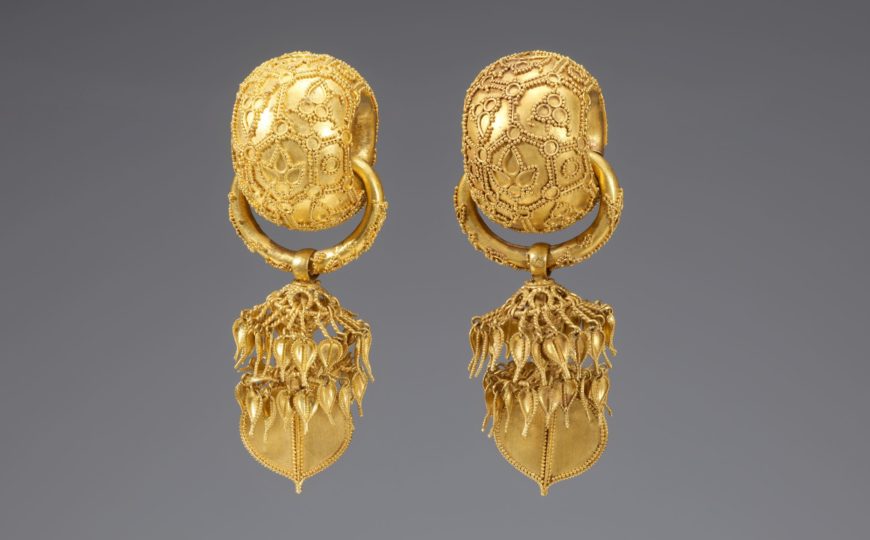 Gold Earrings from Bubuchong Tomb, Gyeongju, mid-6th century, Silla Period (The National Museum of Korea, National Treasure 90)