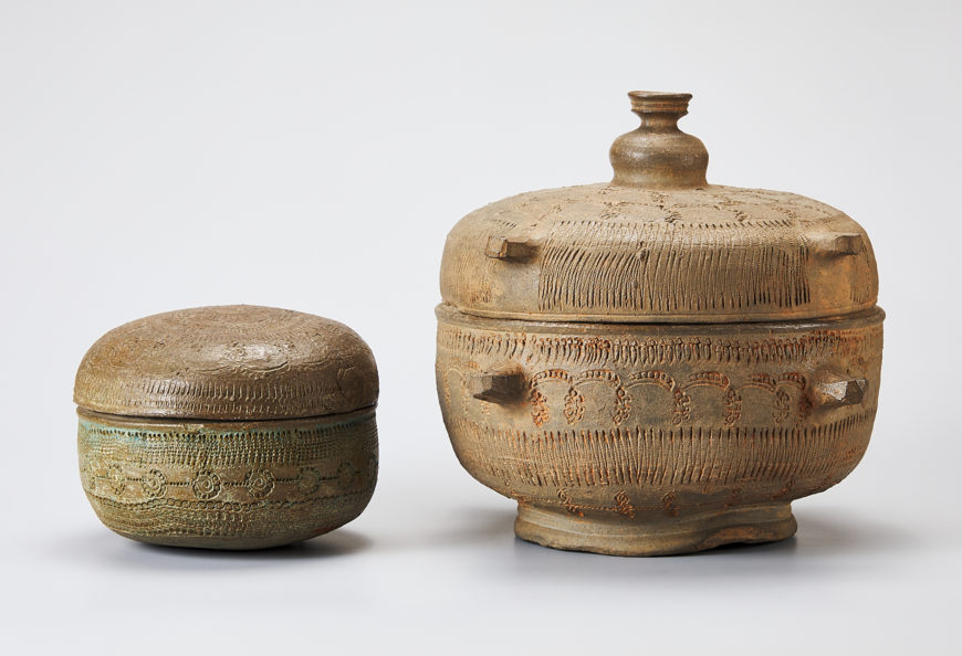 Funerary vessels with stamped designs, 8th century (Unified Silla), clay, outer vessel: 14.9 x 17.2 cm (National Museum of Korea)