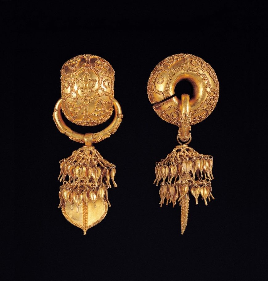 Gold Earrings from Bubuchong Tomb, Gyeongju